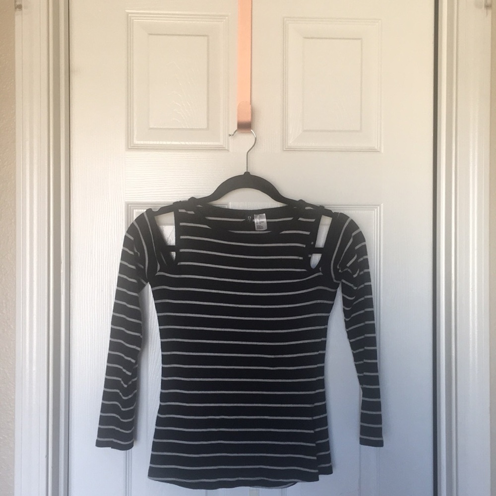 H&M - DIVIDED | Cut Out Shoulder Striped Top